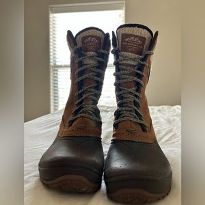 North Face snow boots woman’s size 7.5